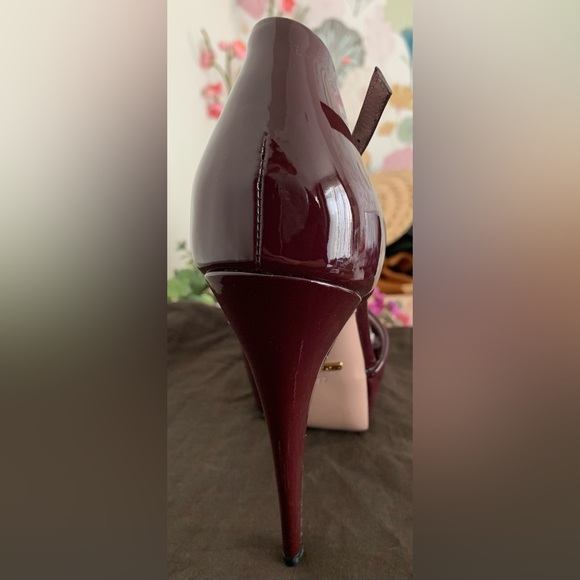 Excellent Condition, Gently Worn, Gucci, Burgundy Patent Leather Pump, Size 37/7 - Picture 9 of 15